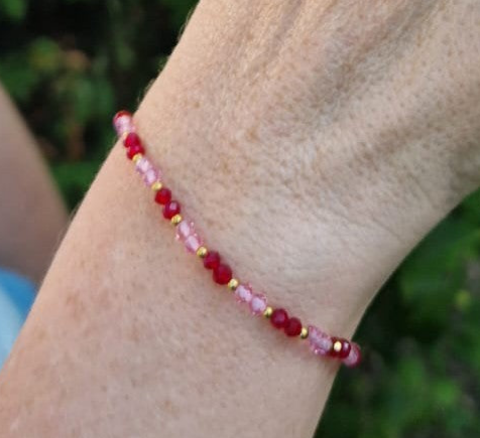 Wunderschönes pink-rotes Armband von Mable