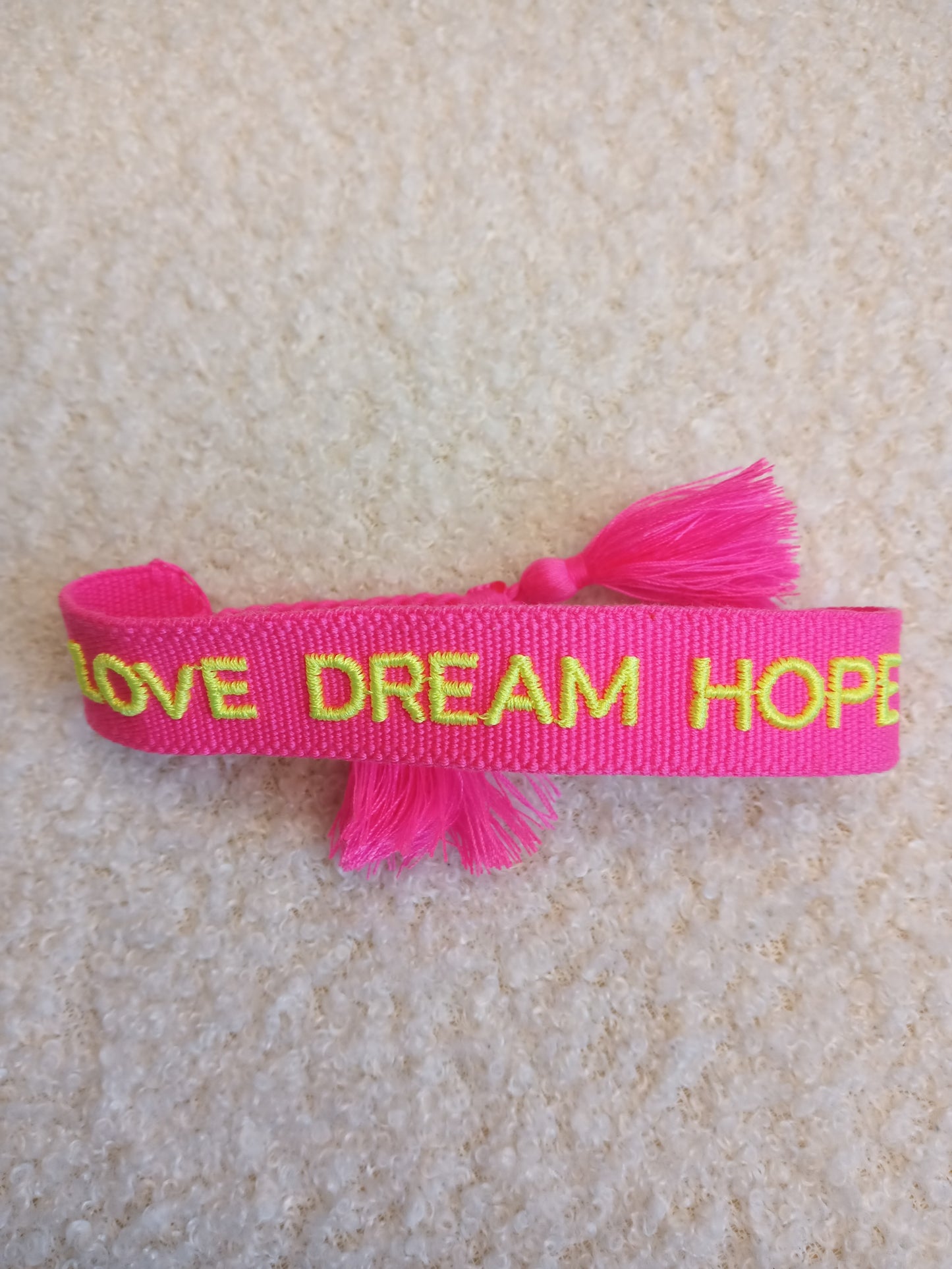 Wunderschönes Statement Armband Love Dream Hope in neon pink/gelb
