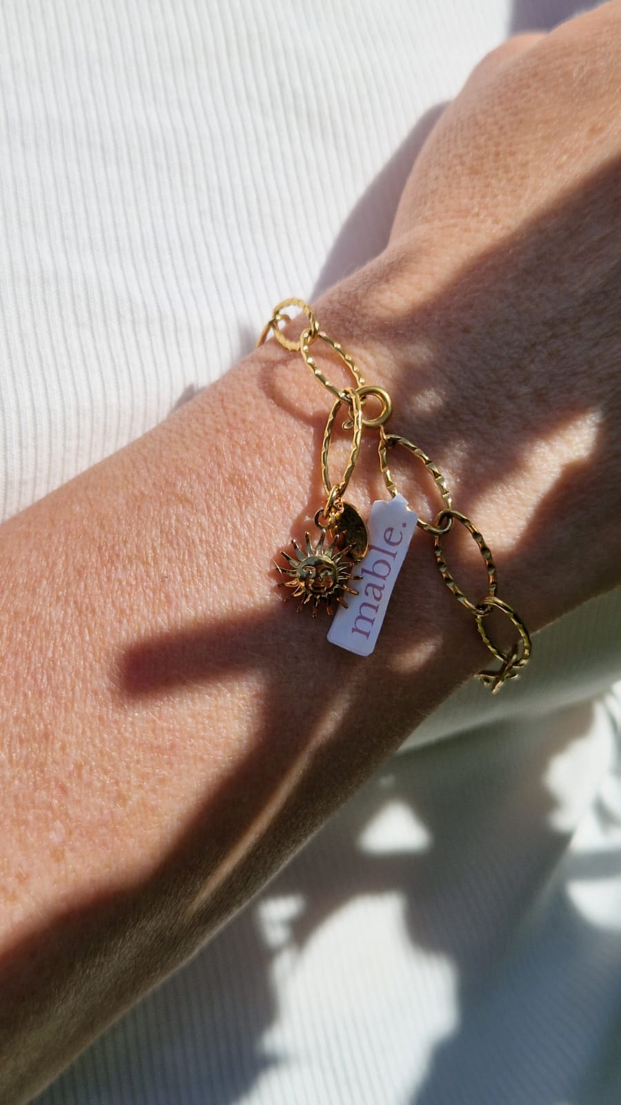 Elegantes Armband von Mable mit Sonnenanhänger
