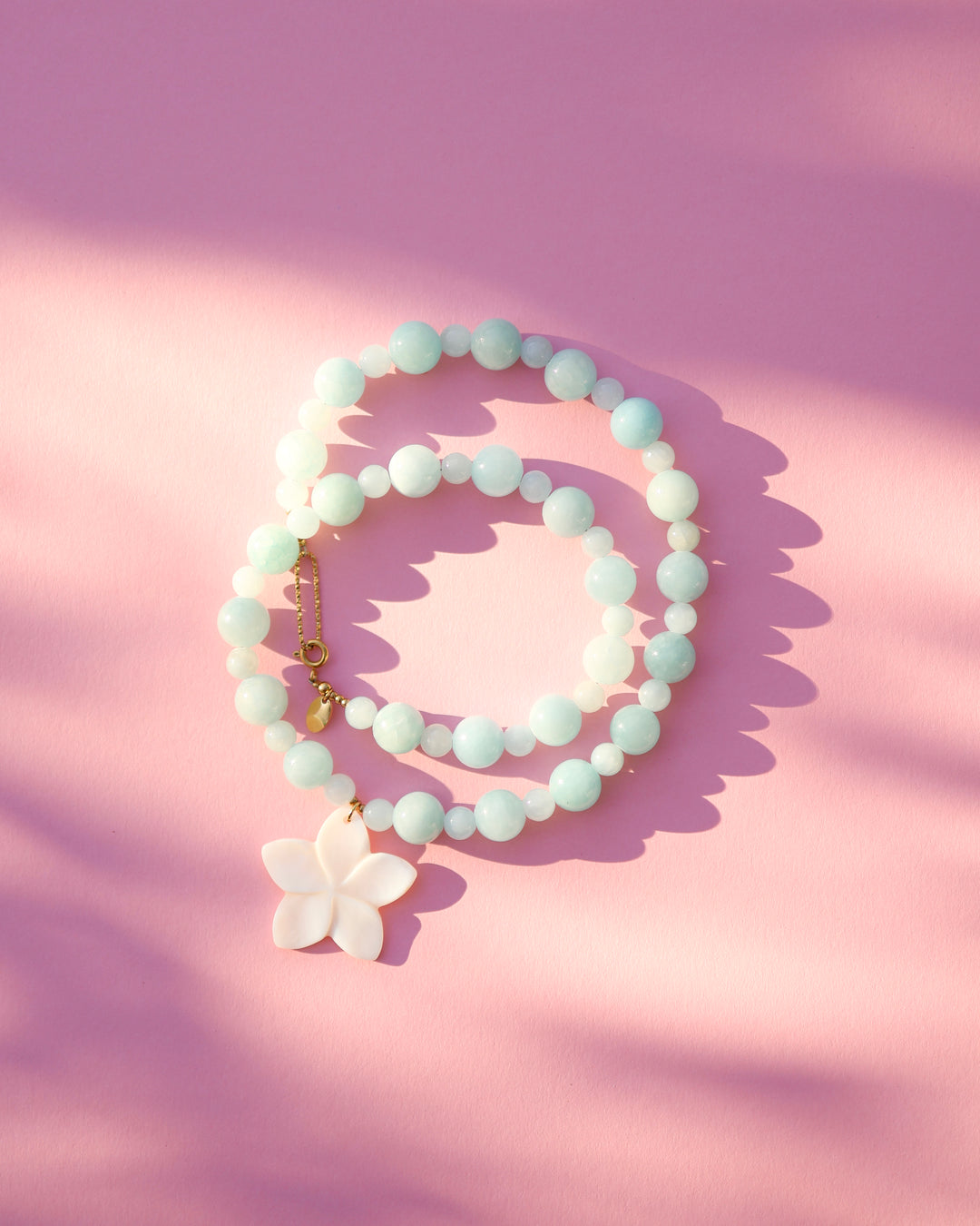 Wundervolle Kette mit Blüten Anhänger von Mable