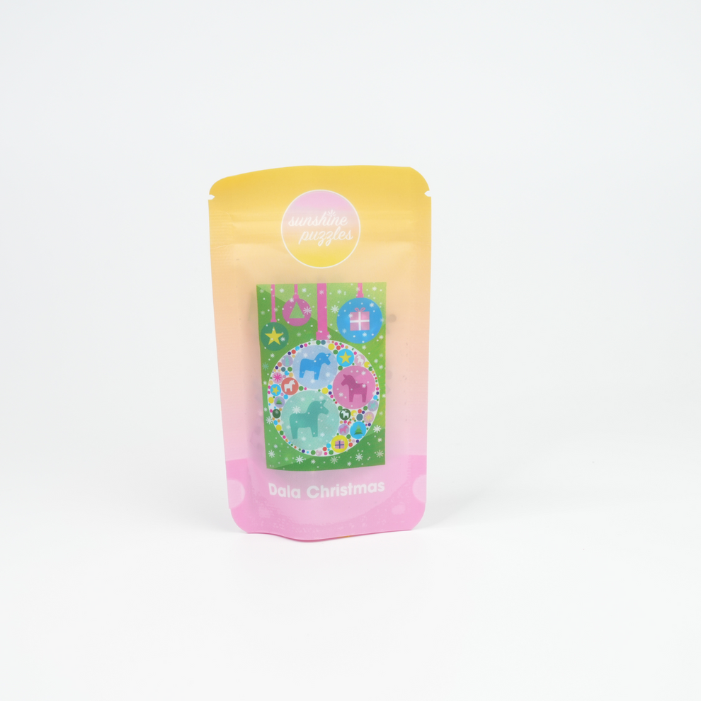Weihnachtliches Mini Puzzle mit Weihnachtskugeln und Dala Pferden von Sunshine Puzzles