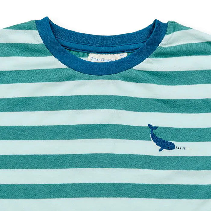 Weiches T-Shirt von Sense Organics mit hochwertiger Wal-Stickerei