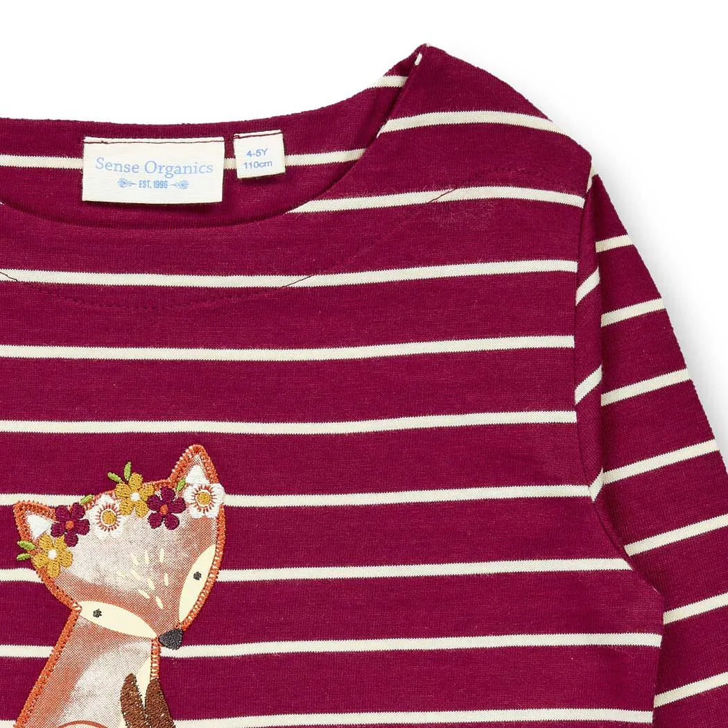 Kuschelweiches weinrot-weiß geringeltes Shirt von Sense Organics mit niedlicher Fuchsstickerei