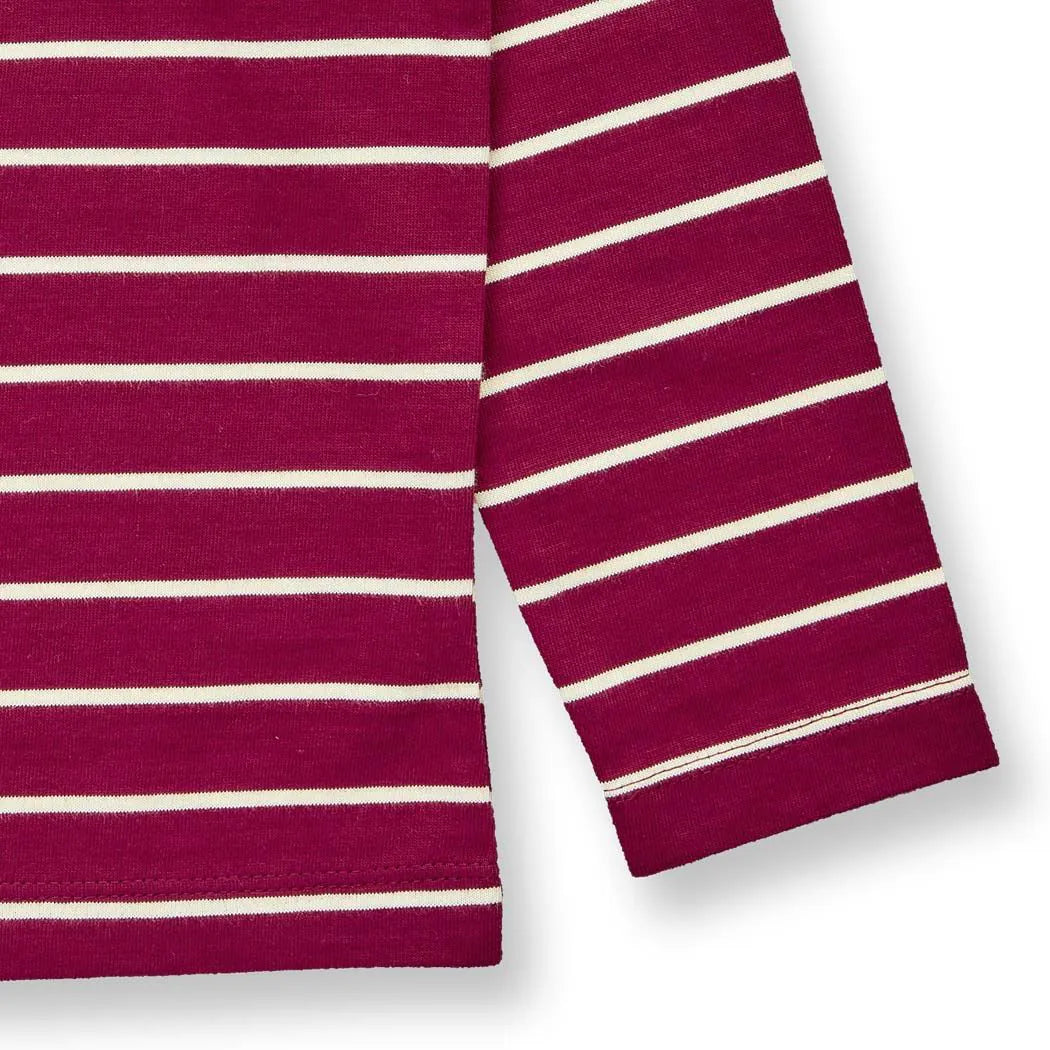 Kuschelweiches weinrot-weiß geringeltes Shirt von Sense Organics mit niedlicher Fuchsstickerei