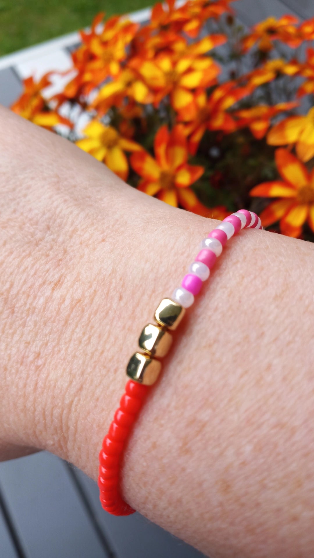 Wunderschönes handgemachtes farbenfrohes Armband in den Farben orange/pink/gold/perlmutt/gelb