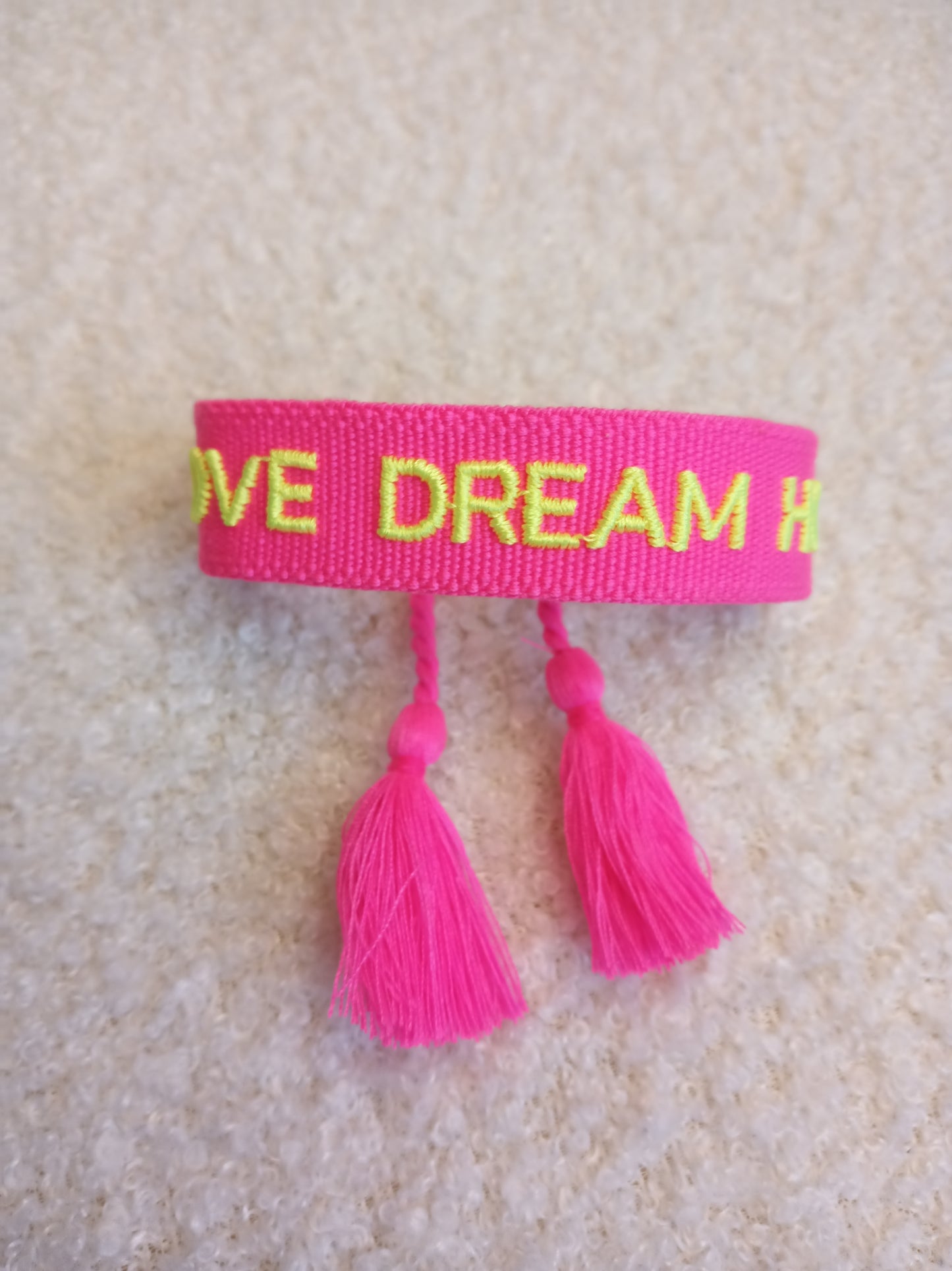 Wunderschönes Statement Armband Love Dream Hope in neon pink/gelb