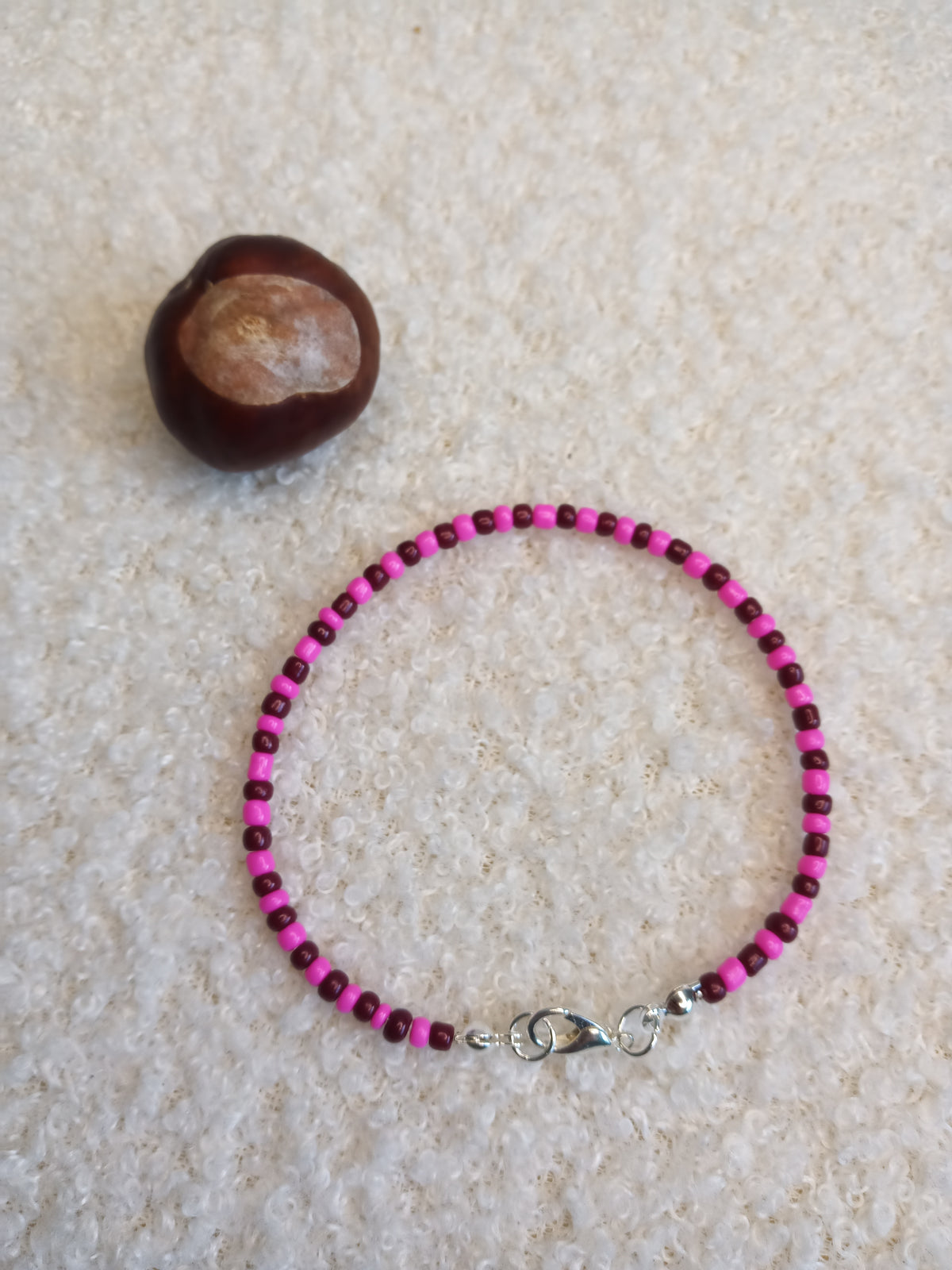 Wunderschöne filigrane Armbänder in den Farbvarianten bordeaux/pink, pink/rosé und bordeaux/karminrot