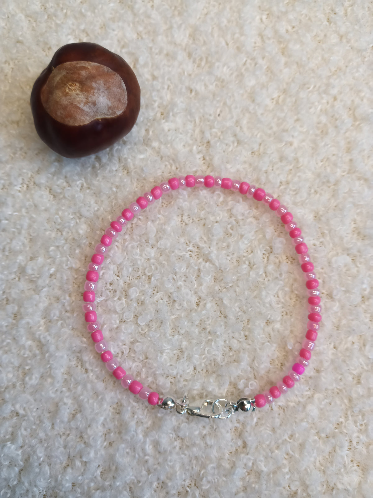 Wunderschöne filigrane Armbänder in den Farbvarianten bordeaux/pink, pink/rosé und bordeaux/karminrot