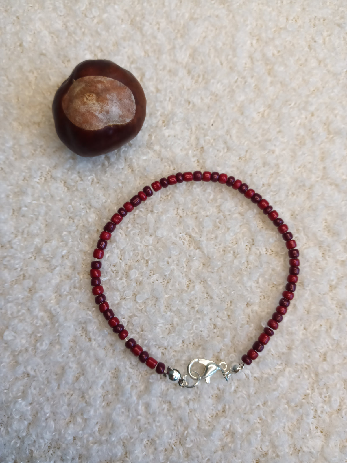 Wunderschöne filigrane Armbänder in den Farbvarianten bordeaux/pink, pink/rosé und bordeaux/karminrot