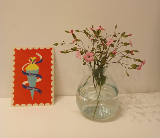 Liebevoll gestaltete Postkarte zur Einschulung