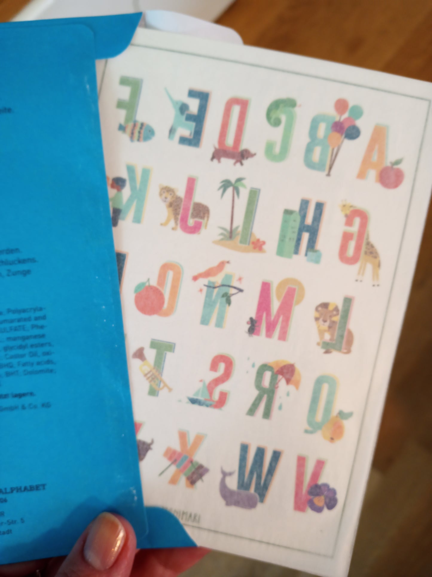 Tolle DIY Aktion für Schulkinder - Lieblingswörter können als temporäres Tattoo gestaltet werden