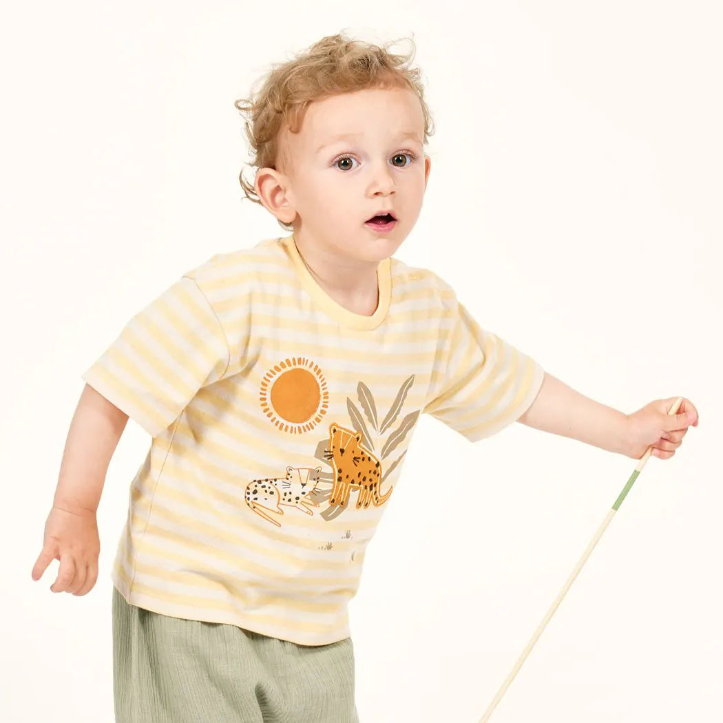 Niedliches Baby T-Shirt butterblumengelb-weiß geringelt mit Leoparden Stickerei von Sense Organics