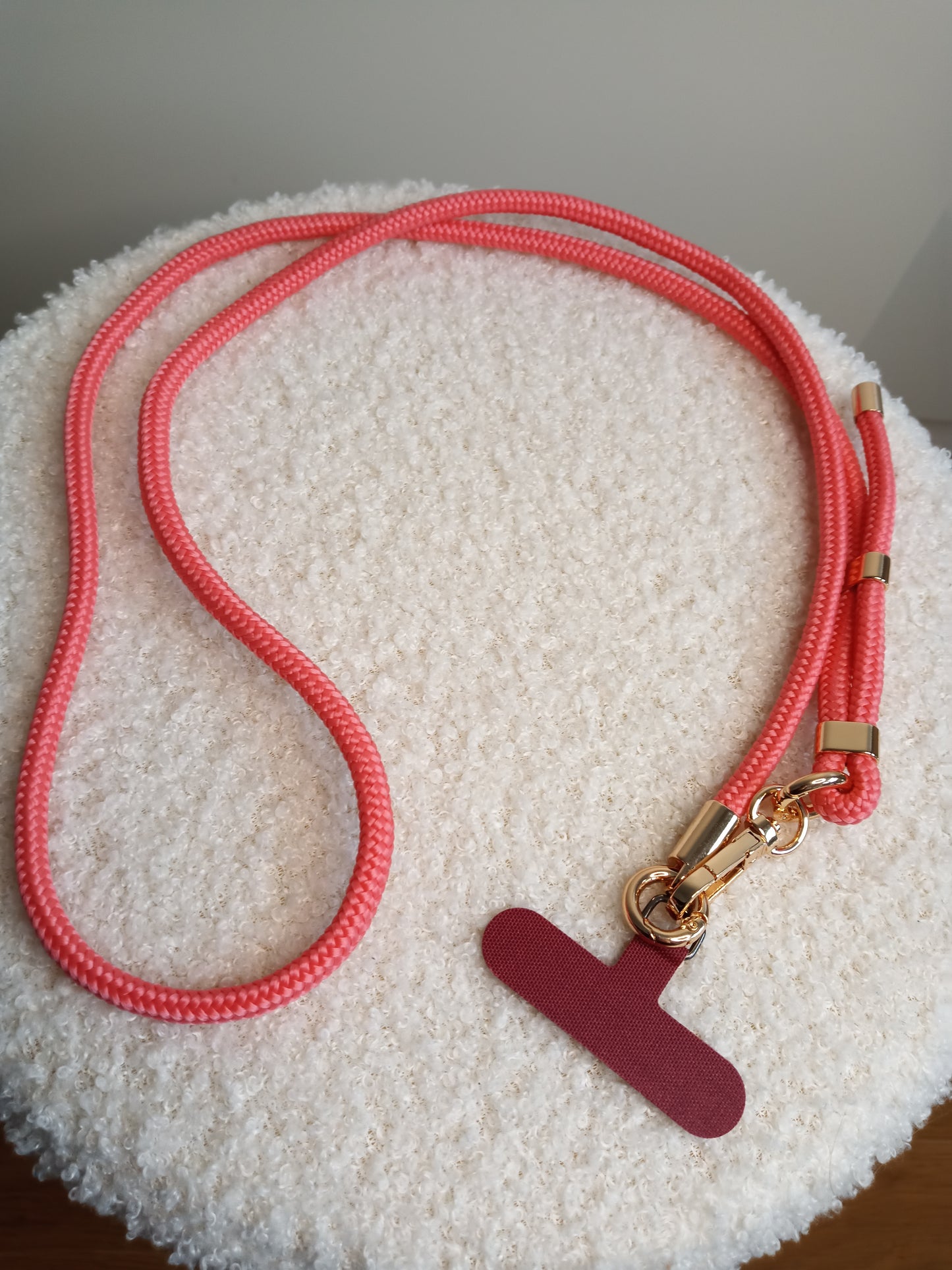 Farbenfrohe Handykette in koralle von parsley&pepper