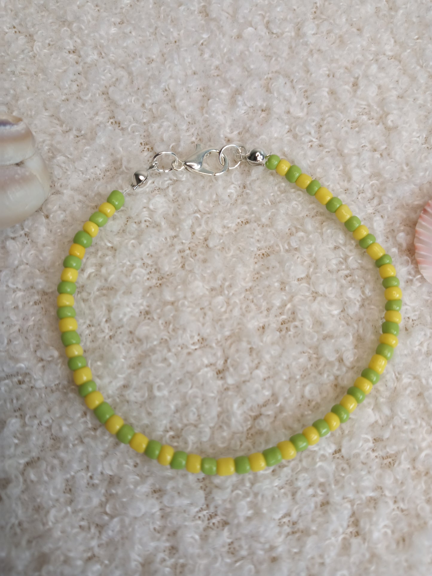 Wunderschöne filigrane Armbänder in den Farbvarianten kiwi/pink, türkis/pink, rot/pink, kiwi/zitrone