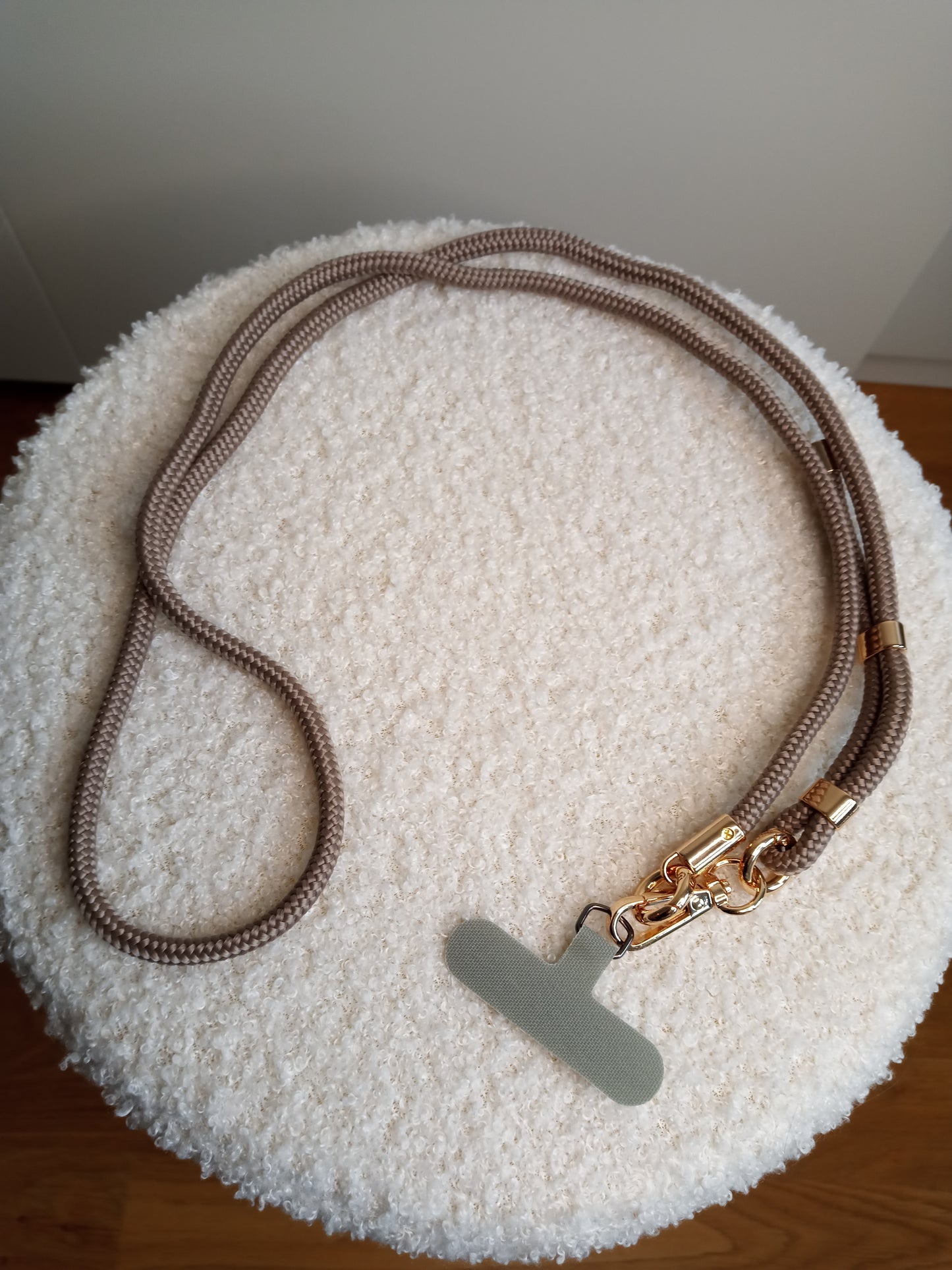 Praktische Handykette in taupe von parsley&pepper