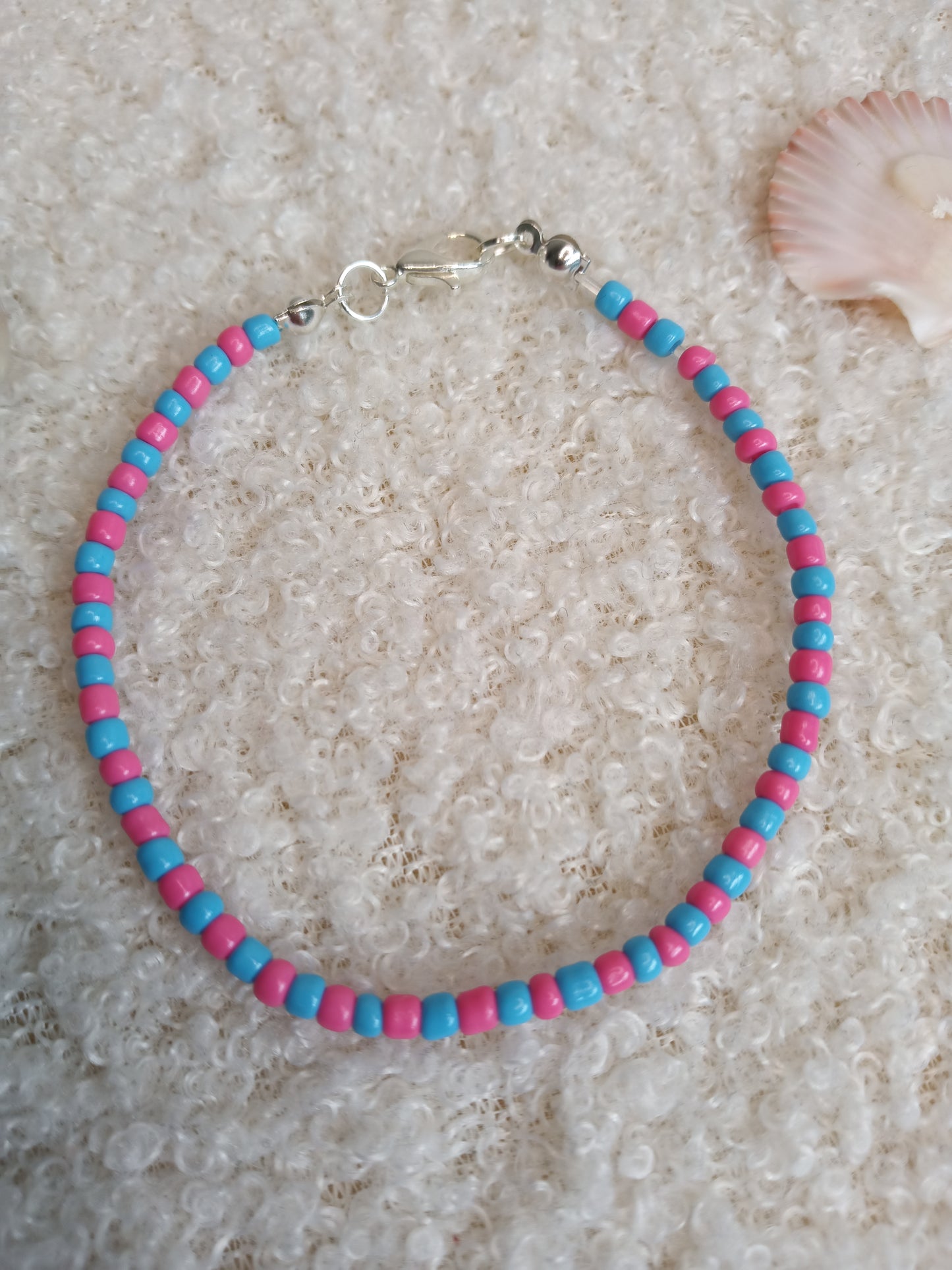 Wunderschöne filigrane Armbänder in den Farbvarianten kiwi/pink, türkis/pink, rot/pink, kiwi/zitrone