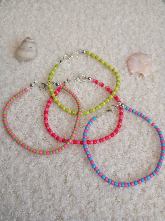 Wunderschöne filigrane Armbänder in den Farbvarianten kiwi/pink, türkis/pink, rot/pink, kiwi/zitrone