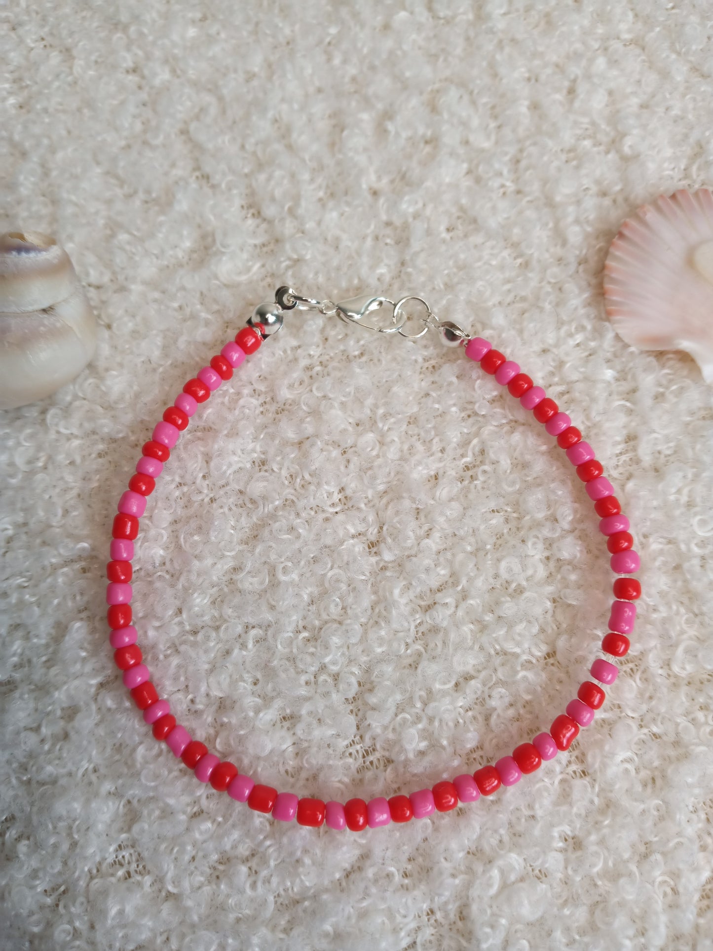 Wunderschöne filigrane Armbänder in den Farbvarianten kiwi/pink, türkis/pink, rot/pink, kiwi/zitrone